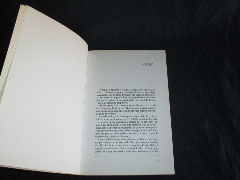 Livro Monstros do Desporto Luís Mascarenhas Gaivão Autografado