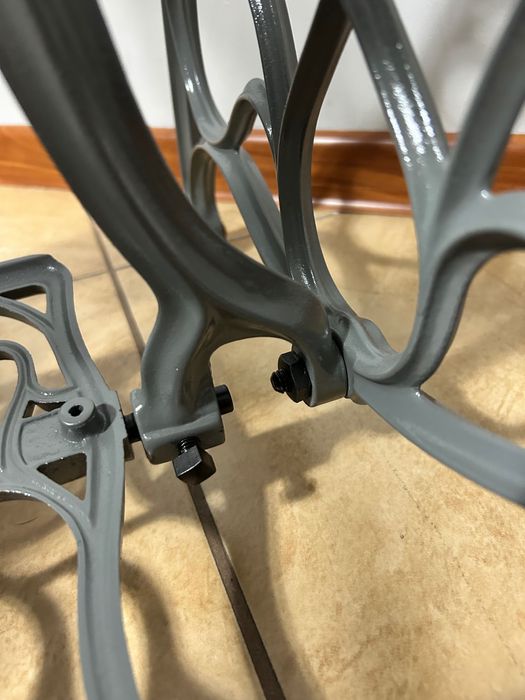 Podstawa - nogi maszyny do szycia PFAFF