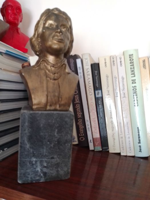 Quer bustos?Promoção:Vários em cerâmica e Barro antigo C/patina em bronze:Saramago, Sà Carneiro.e Eleanor Roosevelt Cada 30E-Contos DN/JN2E Desde 2E