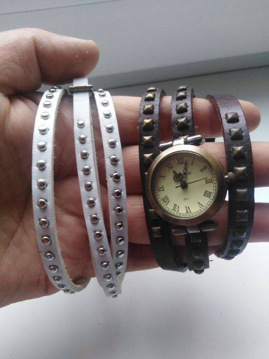 Часы наручные женские с батарейкой.