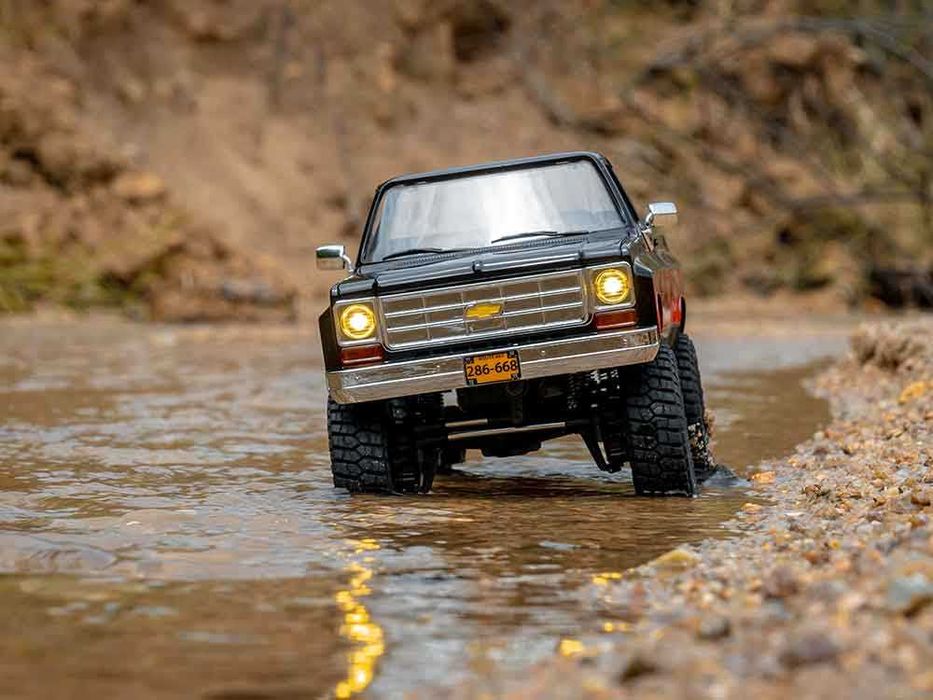 Машинка на радіокеруванні 4x4 FMS 1:18 Chevrolet K10 RTR