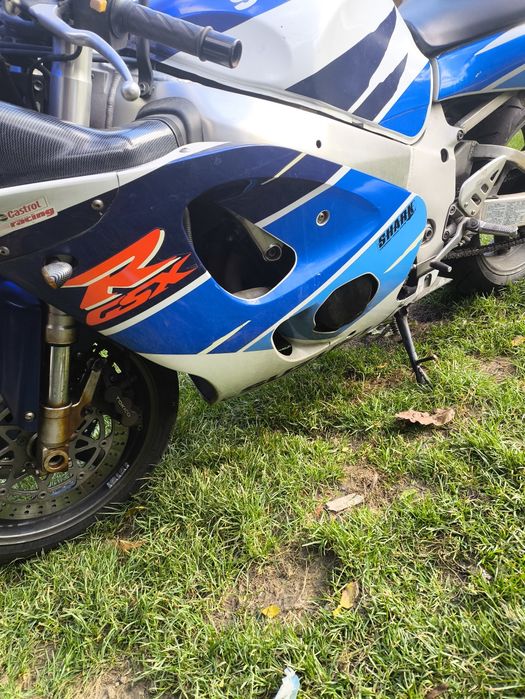 Suzuki GSX-R srad 750 czasza lampa gaźniki pompa owiewki zawieszenie