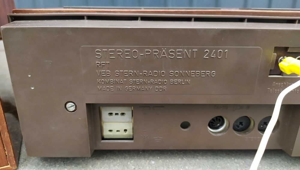 Odbiornik radiowy Stereo-Prasent 2401 z głośnikami (DDR, lata 70)