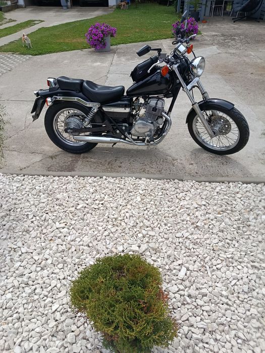 Honda Rebel 125.