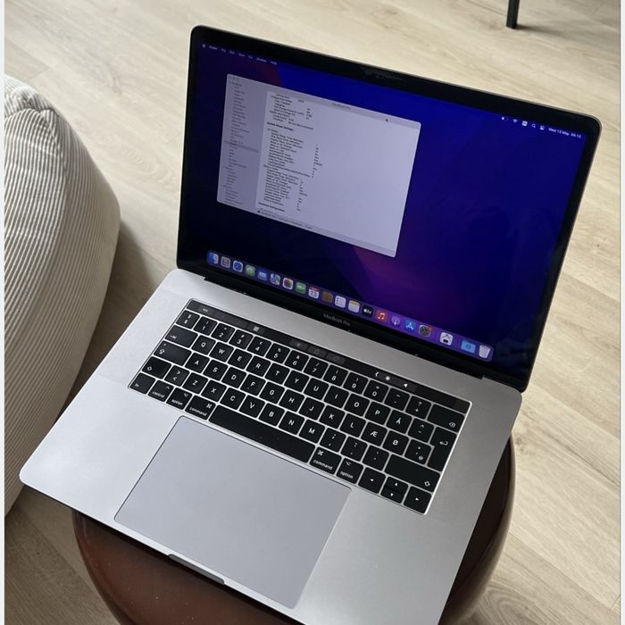 MacBook Pro 15” 2016 i7 / 16 GB RAM / SSD 256 GB / ładowarka