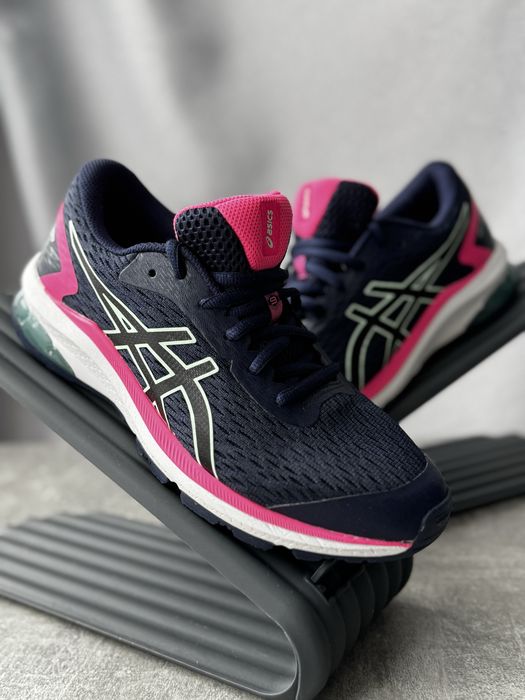 Asics кросівки для бігу
