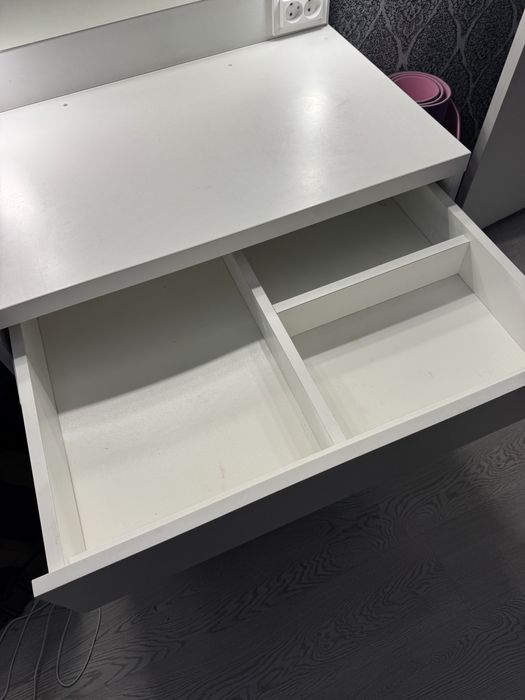 Продаю макіяжний стіл з підсвіткою