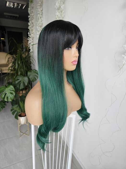 Długa peruka z grzywką czarna zielona andrzejki przebranie 65 cm