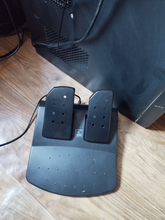 Продам руль з педалями.