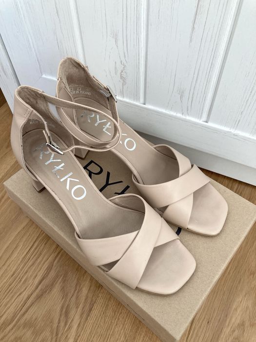 Skórzane sandały na słupku, Ryłko, 39
