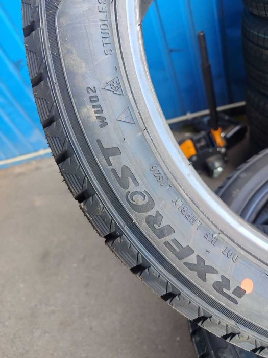 Roadx 255/45 R19 104V RXFROST WU02