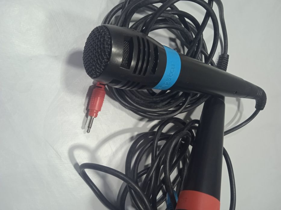 Dois microfones como novos