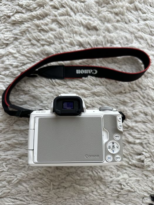 Máquina fotográfica Canon EOS M50