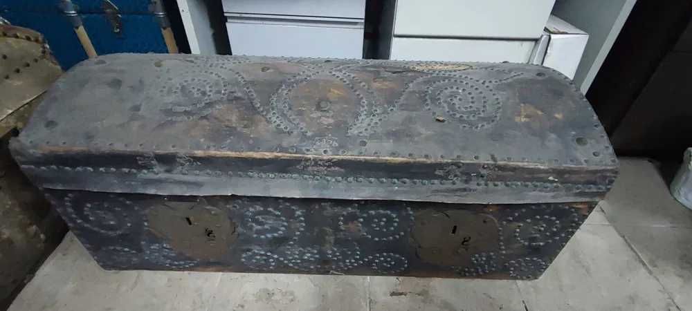 Baús em Pele Antigo