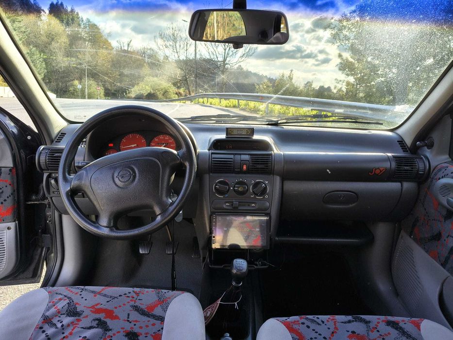 Opel Corsa 1.2 Joy — 88.000 km — Muito estimado — Extras