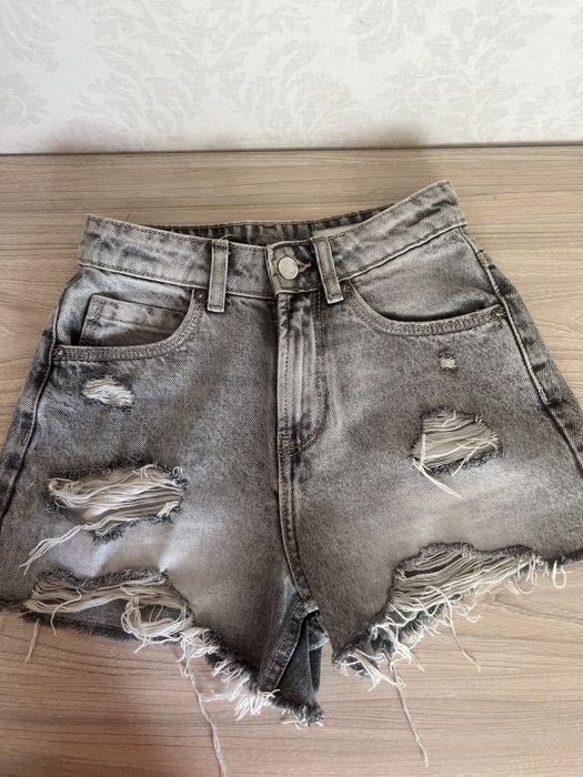 Сірі шорти рвані Bershka XS