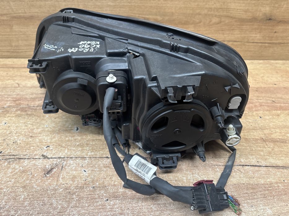 Lampa przednia prawa Volvo xc90 lift xenon
