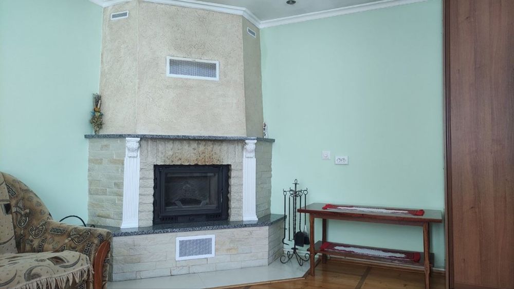 Продаж будинку з сонячними батареями на 30 квт світла