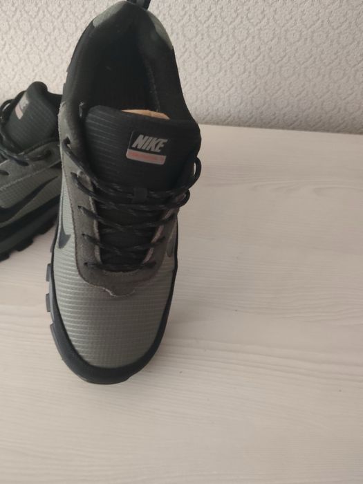 Продам кросівки NIKE
