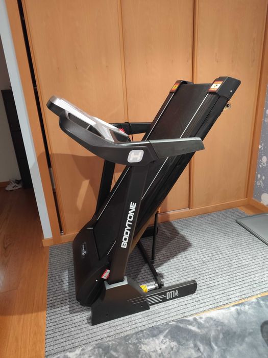 Electric treadmill492421841044131841