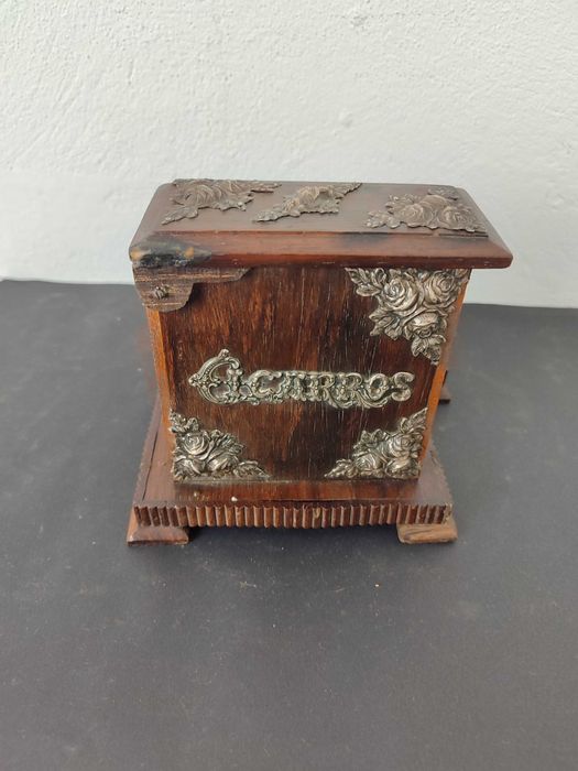 Caixa em madeira e prata