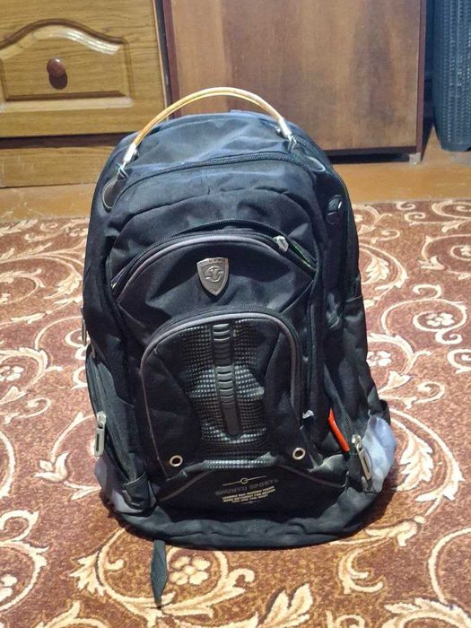 Черный Рюкзак Бельгия -  1 замок сломанный.