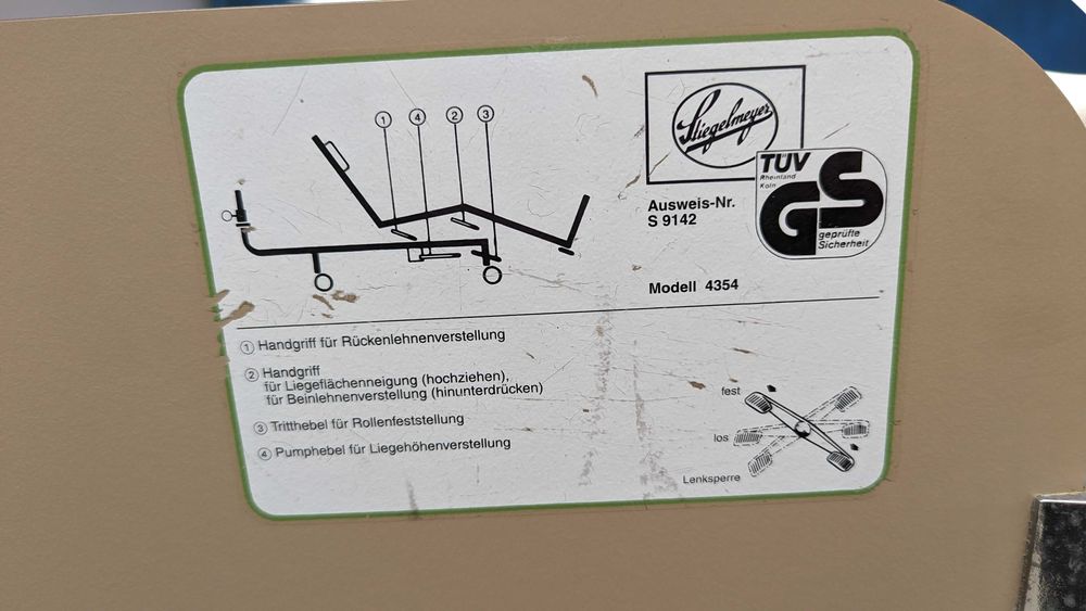 Медичне ліжко на колесах з гідравлічним приводом
