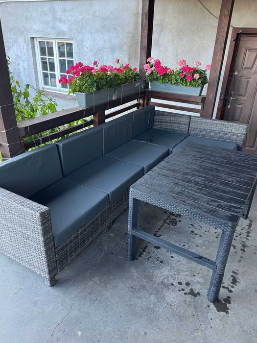 Narożnik ogrodowy z stolikiem technorattan