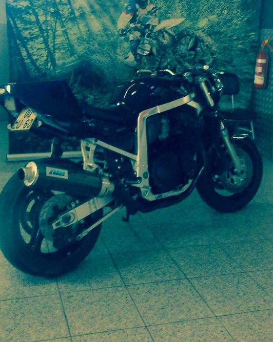 Vendo moto suzuki gsx R ano 1989
