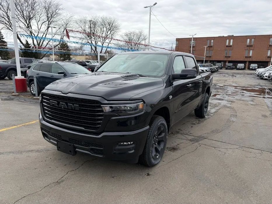 Dodge RAM 2026 silnik 5.7 HEMI E-torque Panorama kamery 360 radio powiększone XL