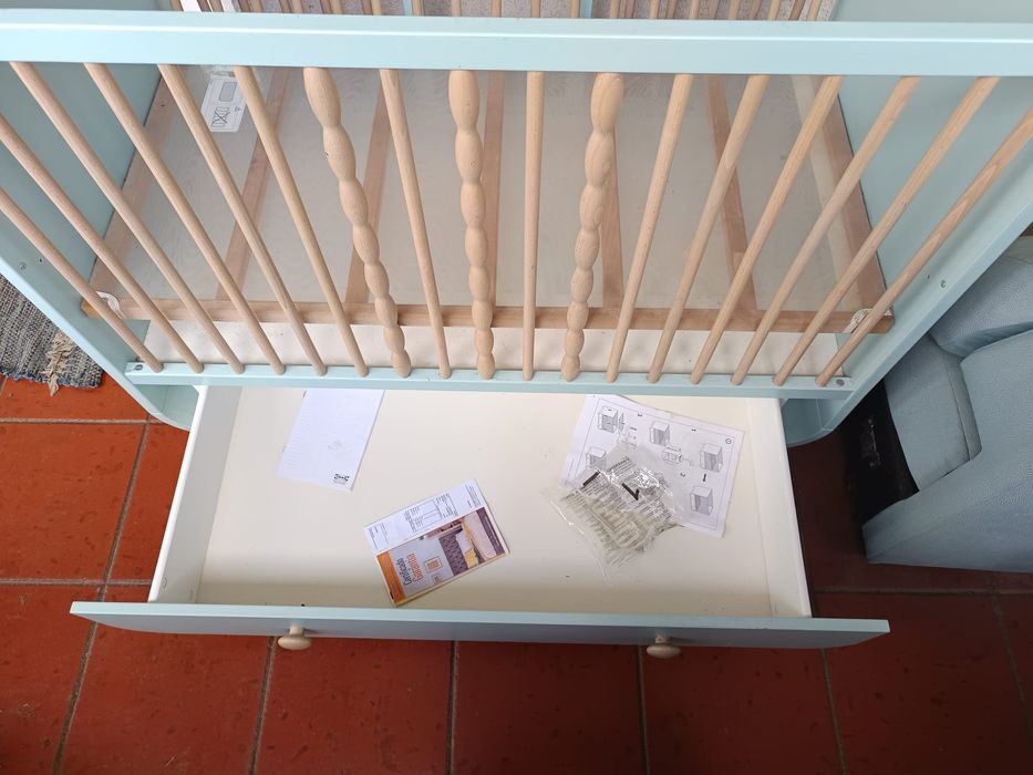 Berço para criança e bebê