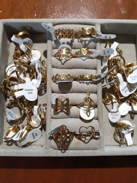 Imitacja złota, stal