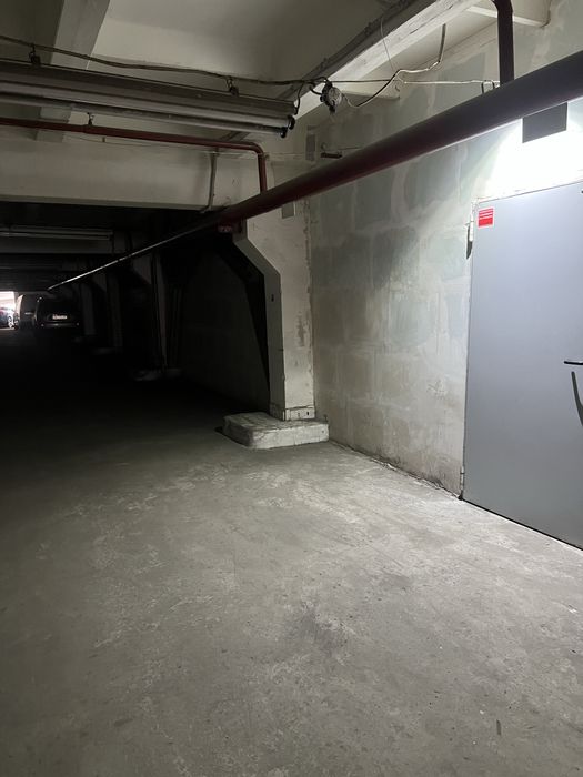 Нежитлова комерційна будівля