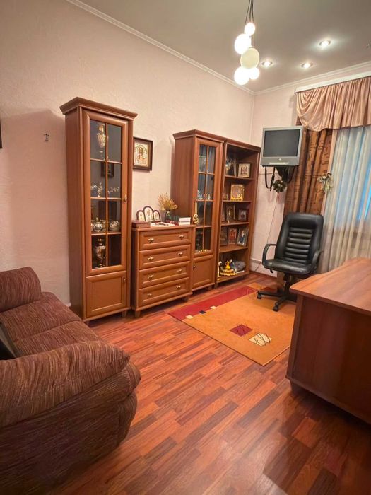 Сдам 150м дом Холодная гора, камин, газовое отопление, гараж,беседка