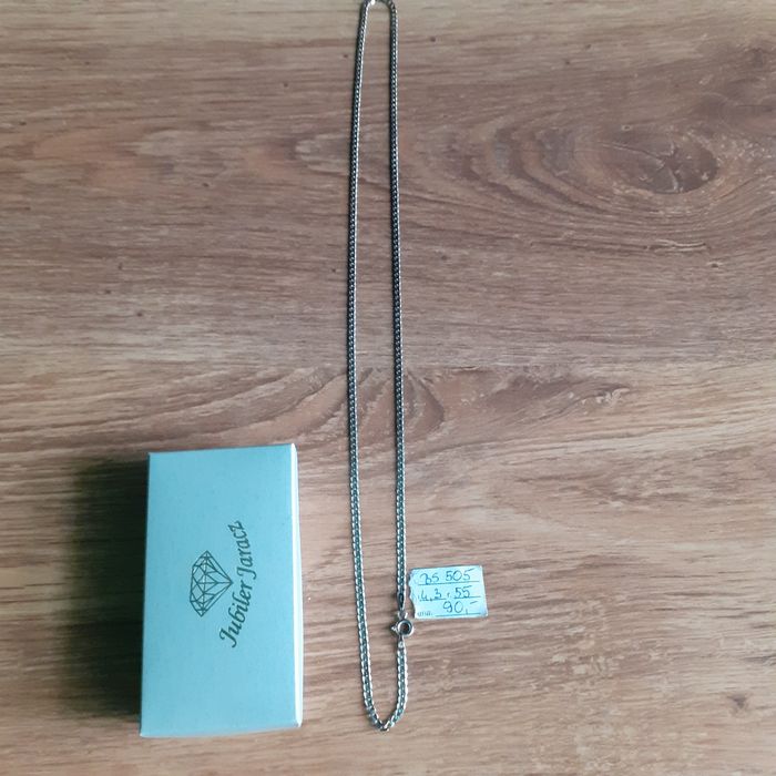 Sprzedam srebrny łańcuszek.