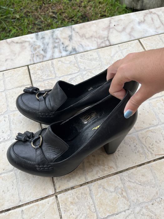 Sapatos de salto alto pretos