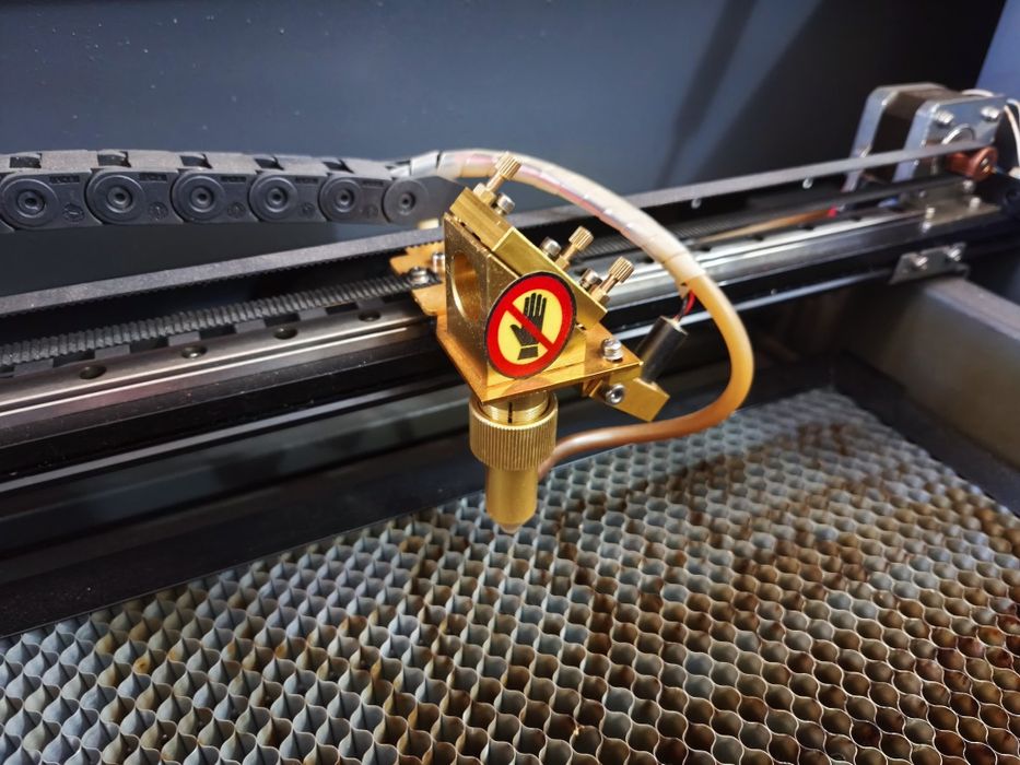 Máquina corte e gravação laser