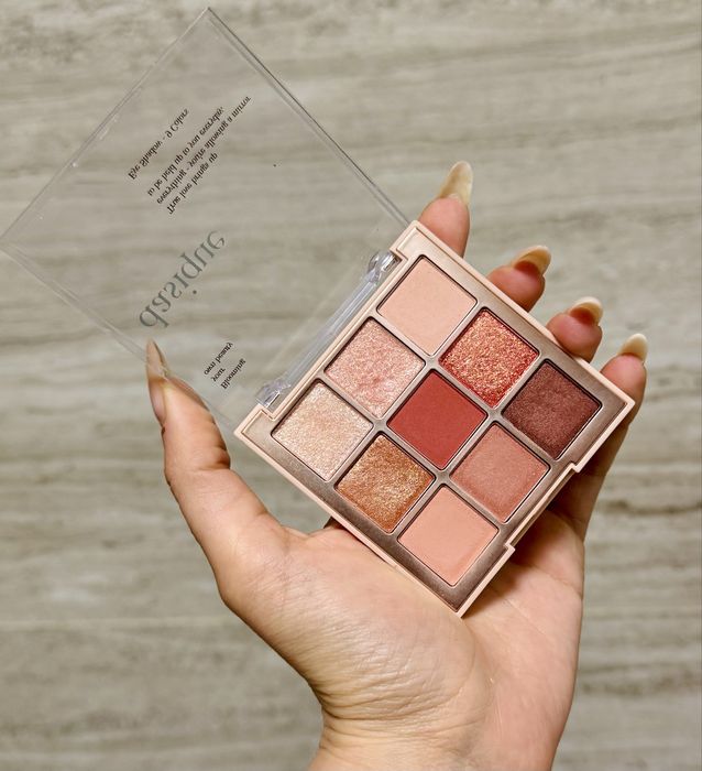 Гарнюща палетка тіней dasique eyeshadow palette 02 rose petal