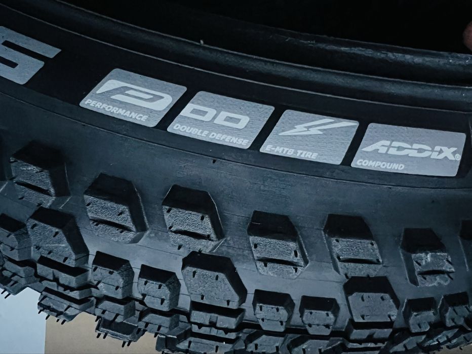 Opona SCHWALBE JOHNNY WATTS 27,5" E-Bike 27,5x2,60" Addix 65-584 NOWA