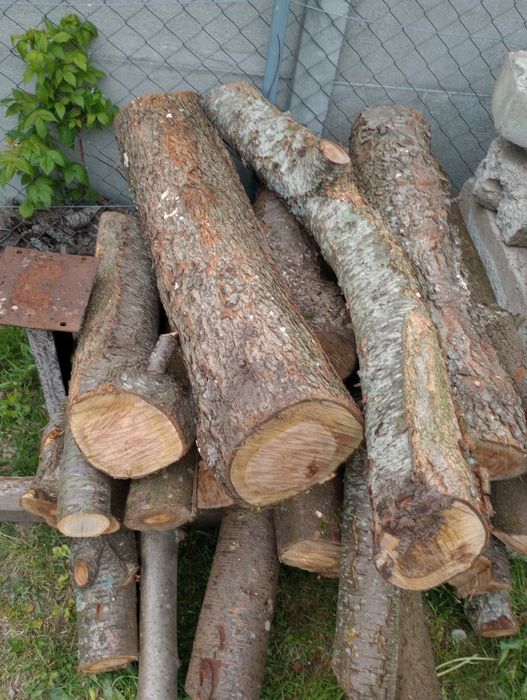 Drewno owocowe do wędzenia.