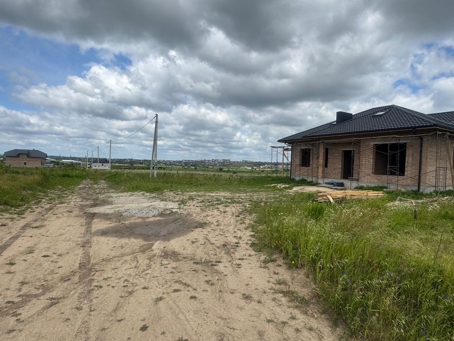 Продам рівну ділянку під забудову 10.5 сот