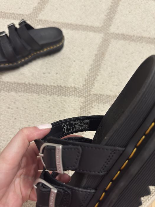 Шльопанці Dr. Martens