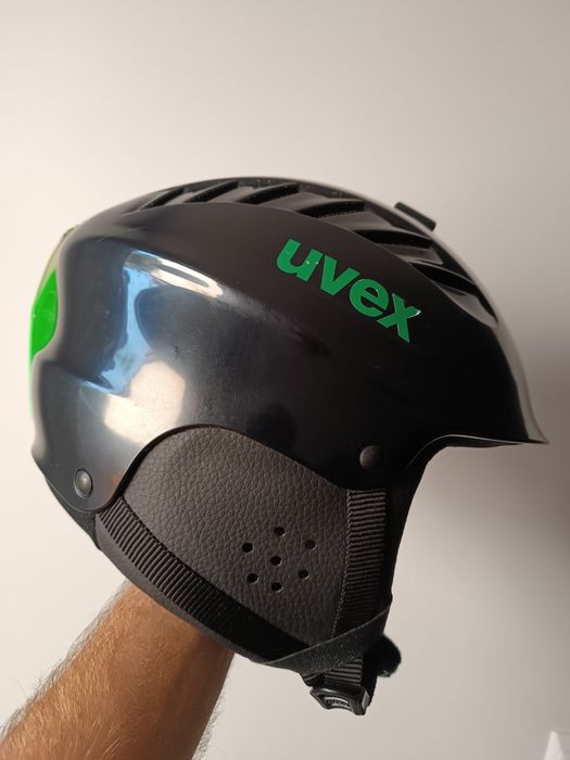 Kask narciarski Uvex.