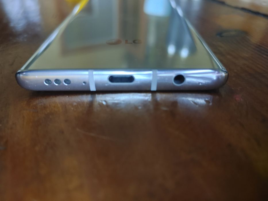 LG Velvet 8/128, вживаний, Корея, +2 бампера, зарядка, кабель.