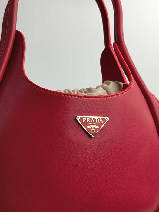 Сумка Prada Leather