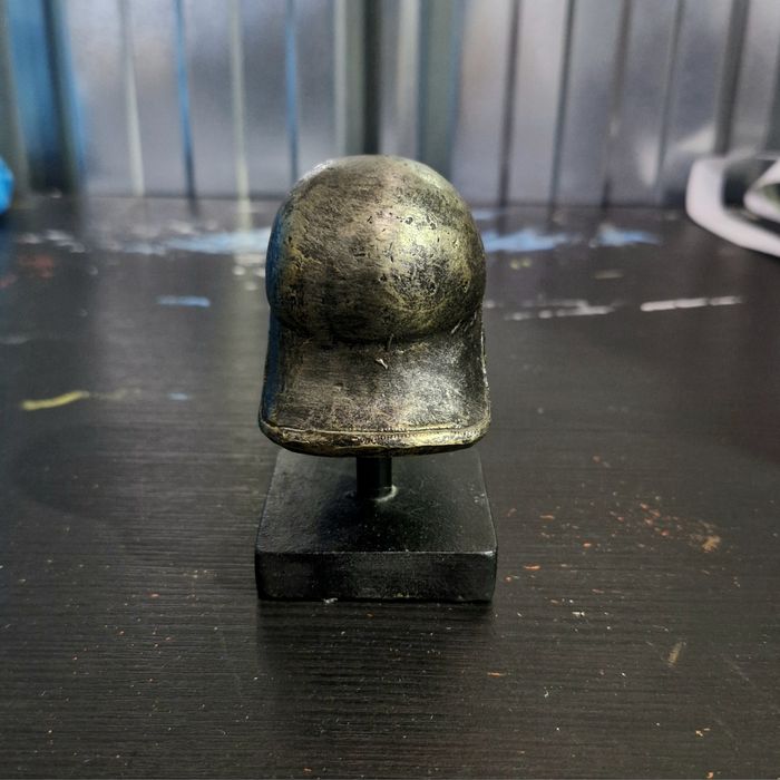 Miniatura Capacete Grego Antigo Hoplita (Efeito Bronze) - 9x6 cm