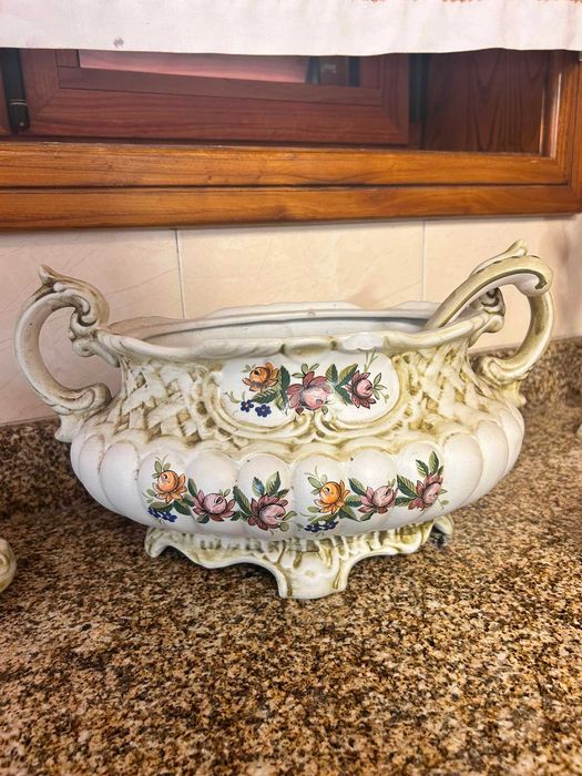 Serviço de mesa trabalhado