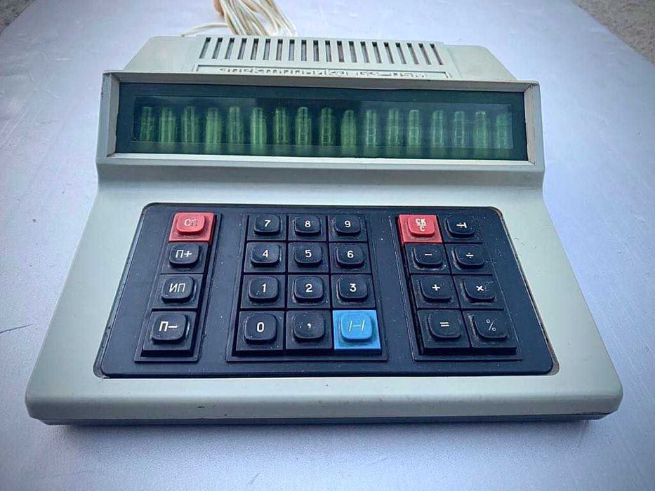 Електронний раритетний калькулятор від мережі