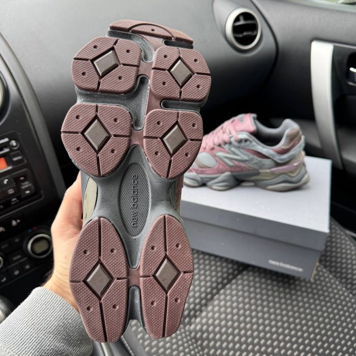 Жіночі бордові кросівки нюбеланс New Balance 9060 Truffle Rich Earth