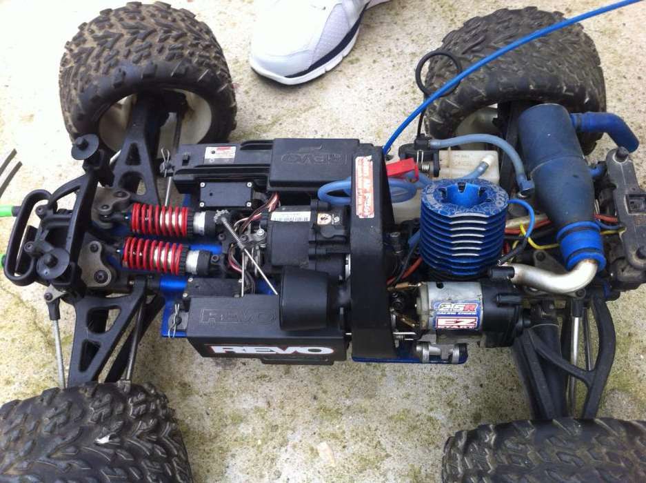 Carro Telecomandado a combustivel Traxxas Revo